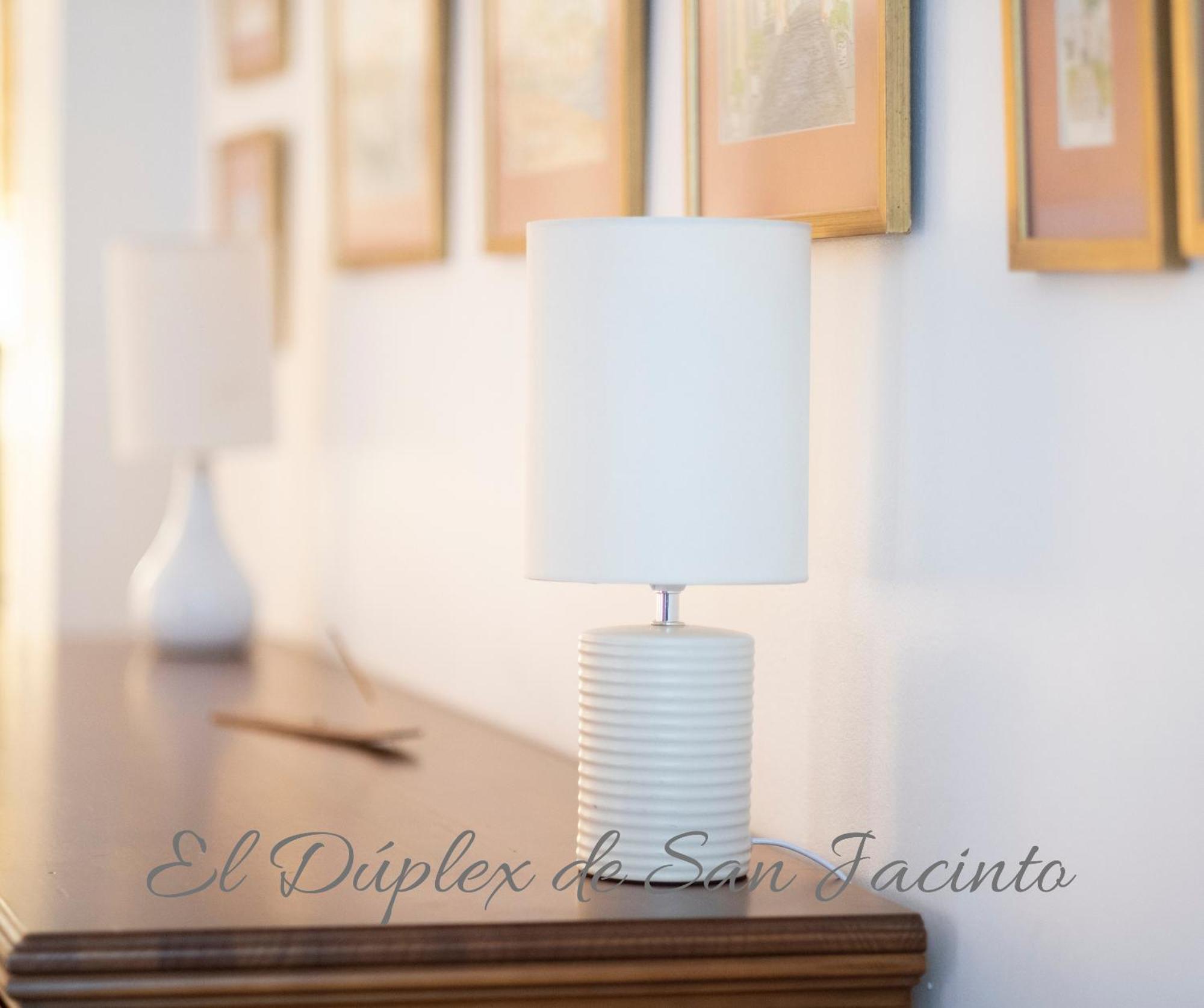 El Duplex De San Jacinto Apartment Sevilla Bagian luar foto