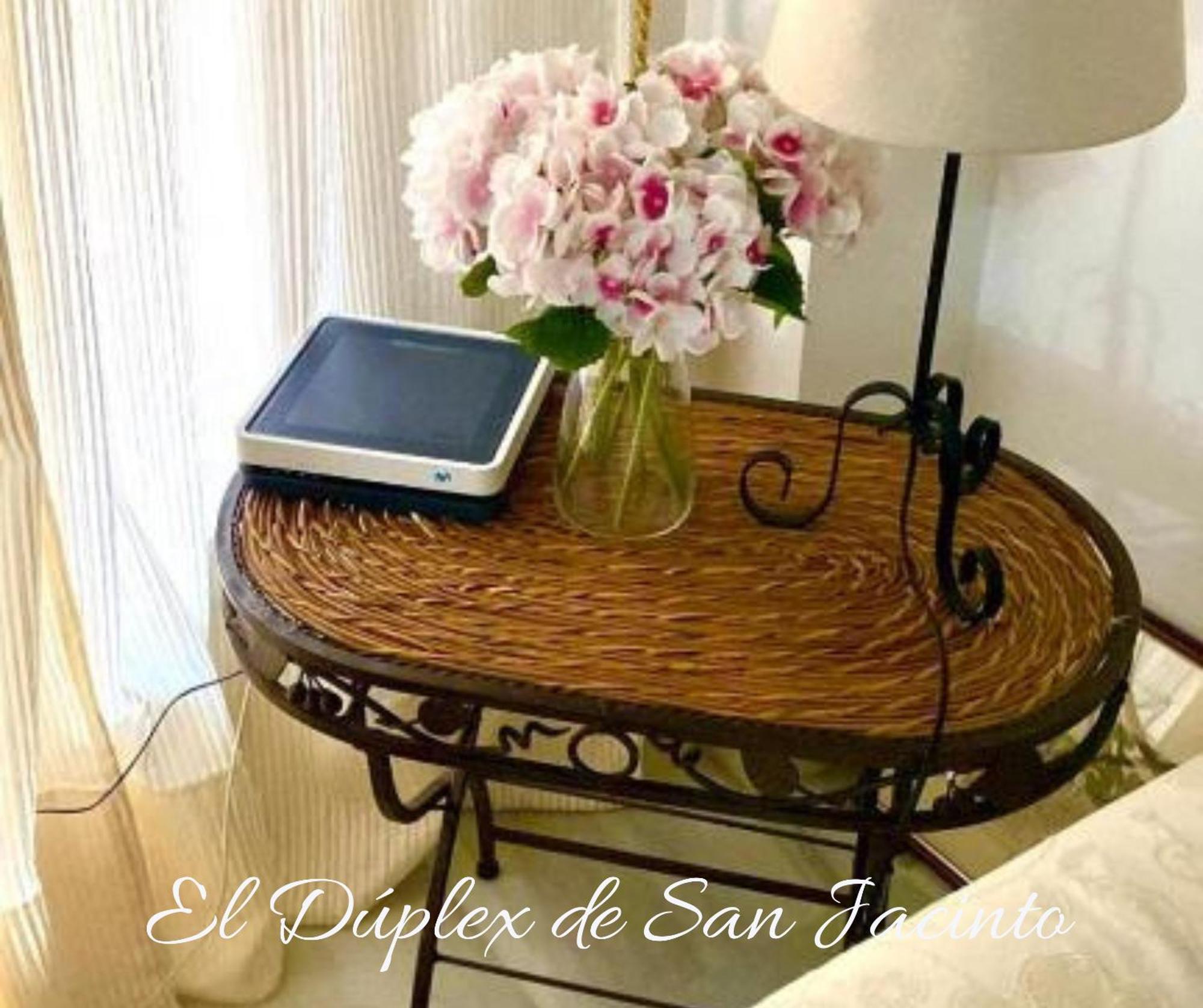 El Duplex De San Jacinto Apartment Sevilla Bagian luar foto