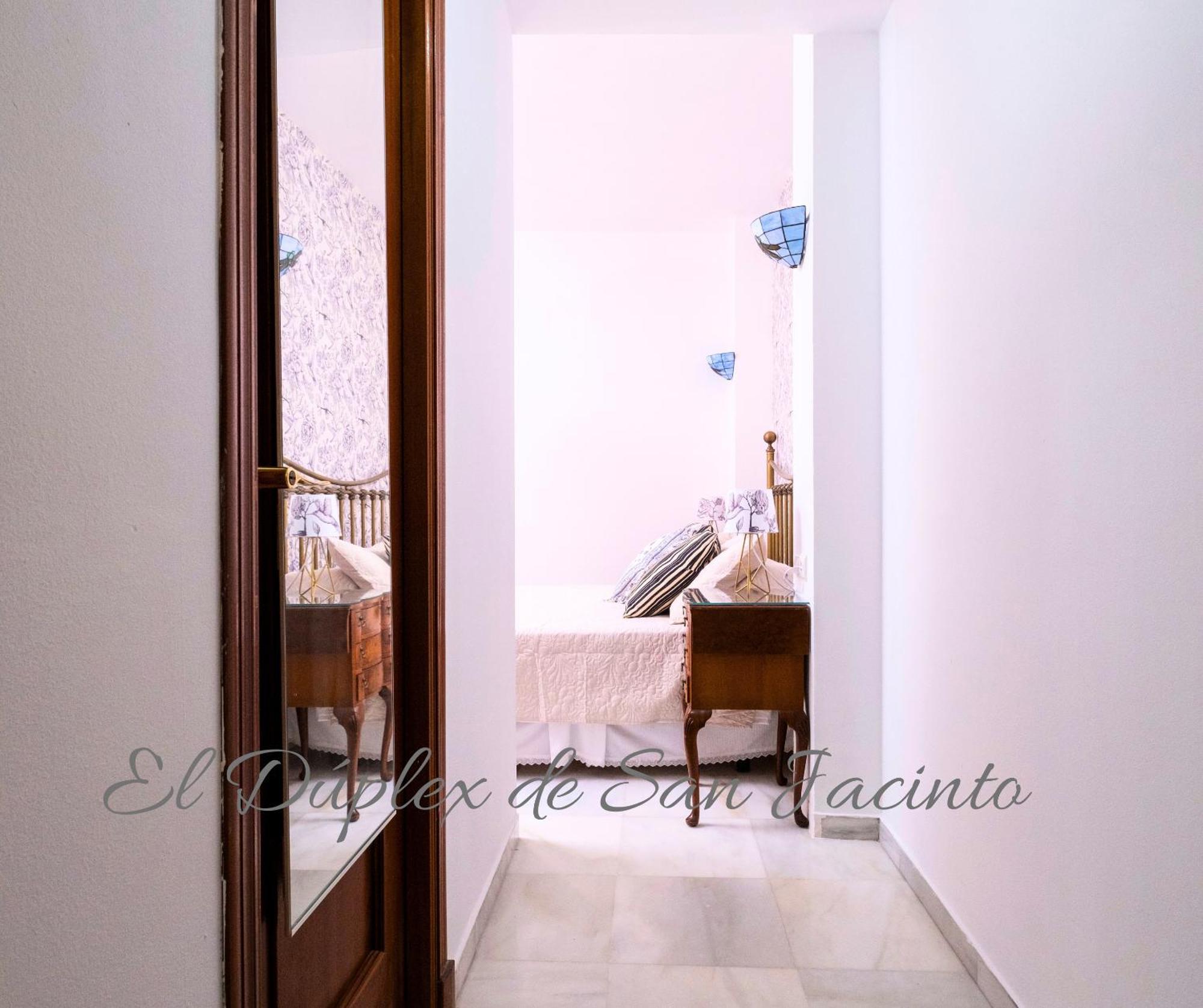 El Duplex De San Jacinto Apartment Sevilla Bagian luar foto