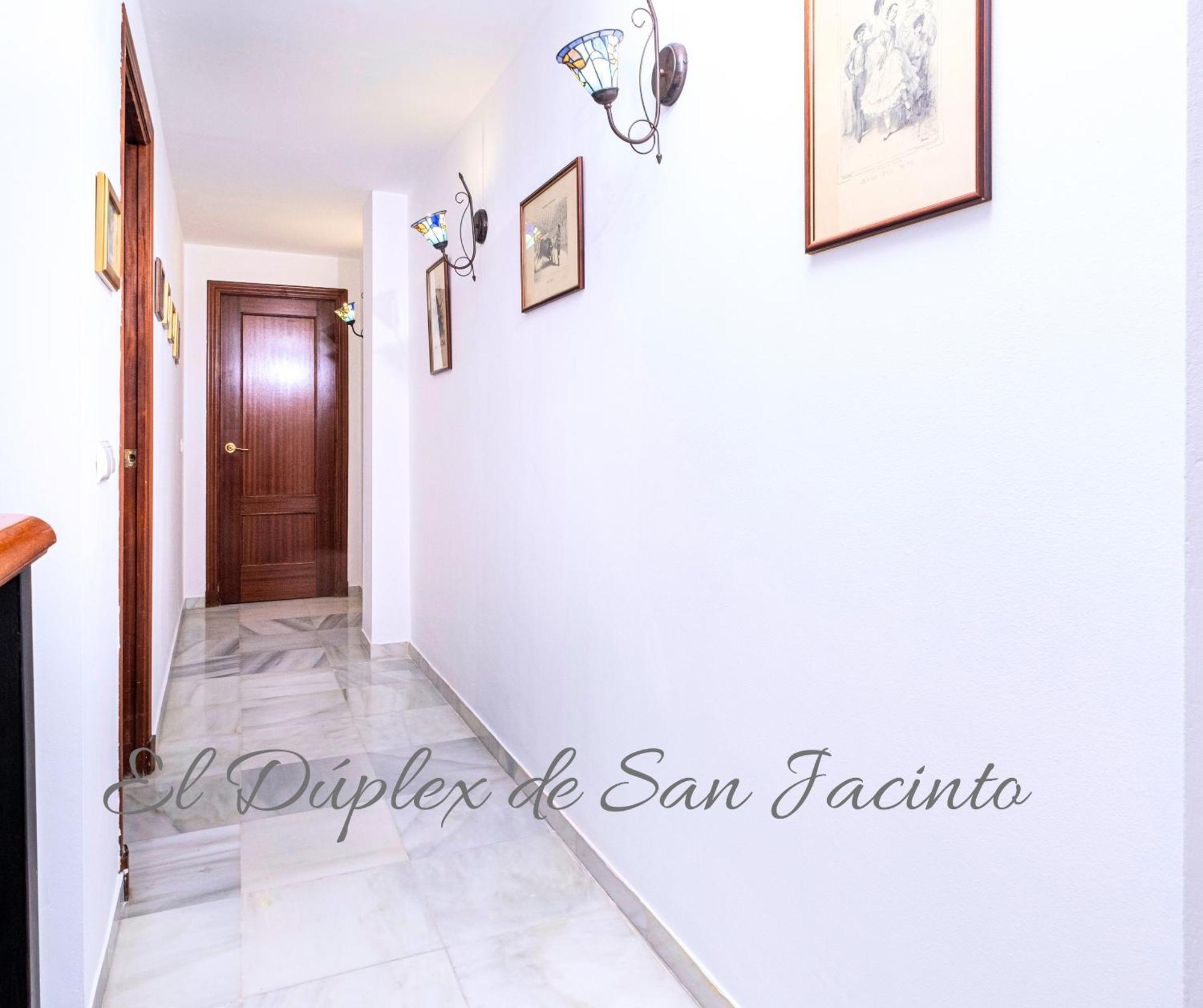El Duplex De San Jacinto Apartment Sevilla Bagian luar foto