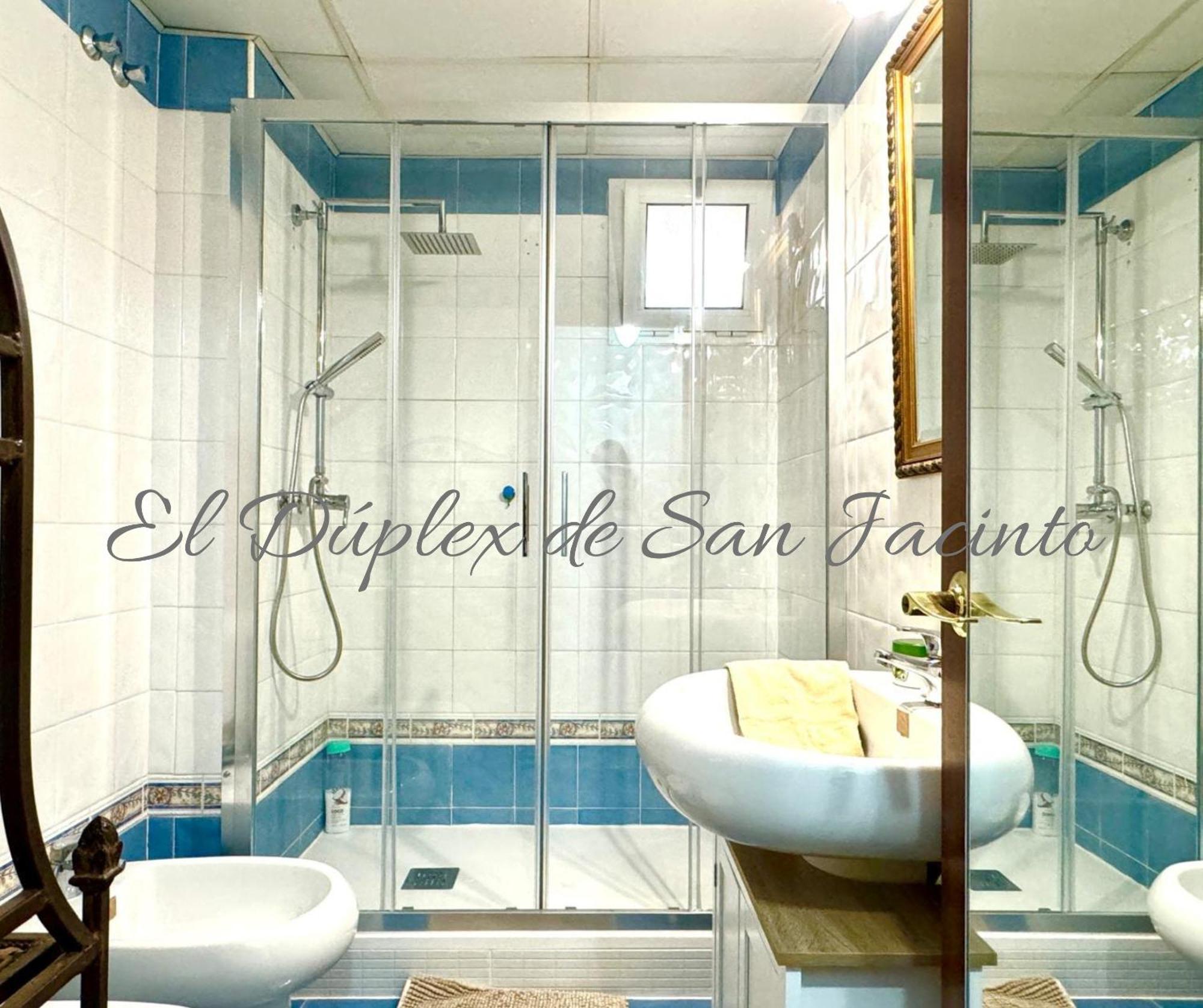 El Duplex De San Jacinto Apartment Sevilla Bagian luar foto