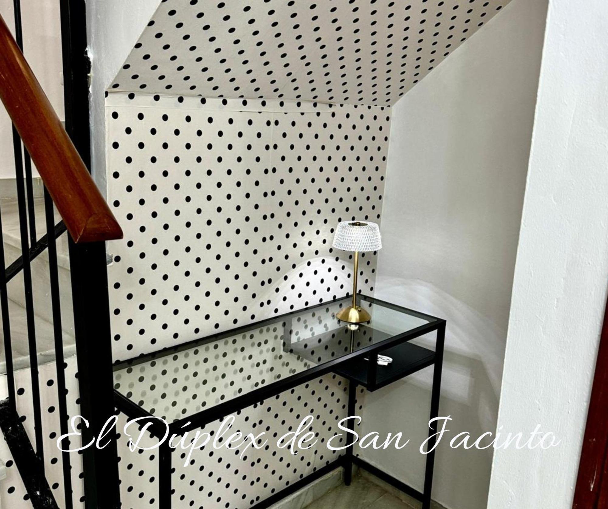 El Duplex De San Jacinto Apartment Sevilla Bagian luar foto